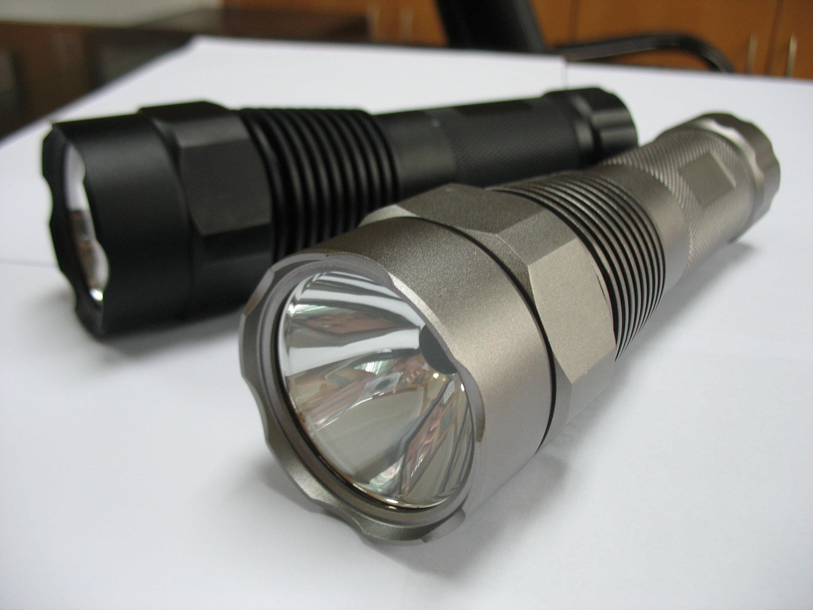 HID flashlight